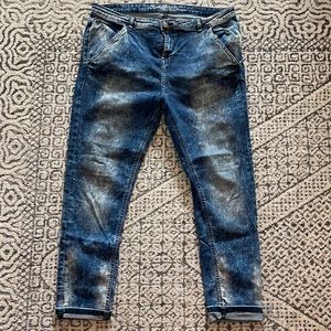 Boyfriend acid wash jeans